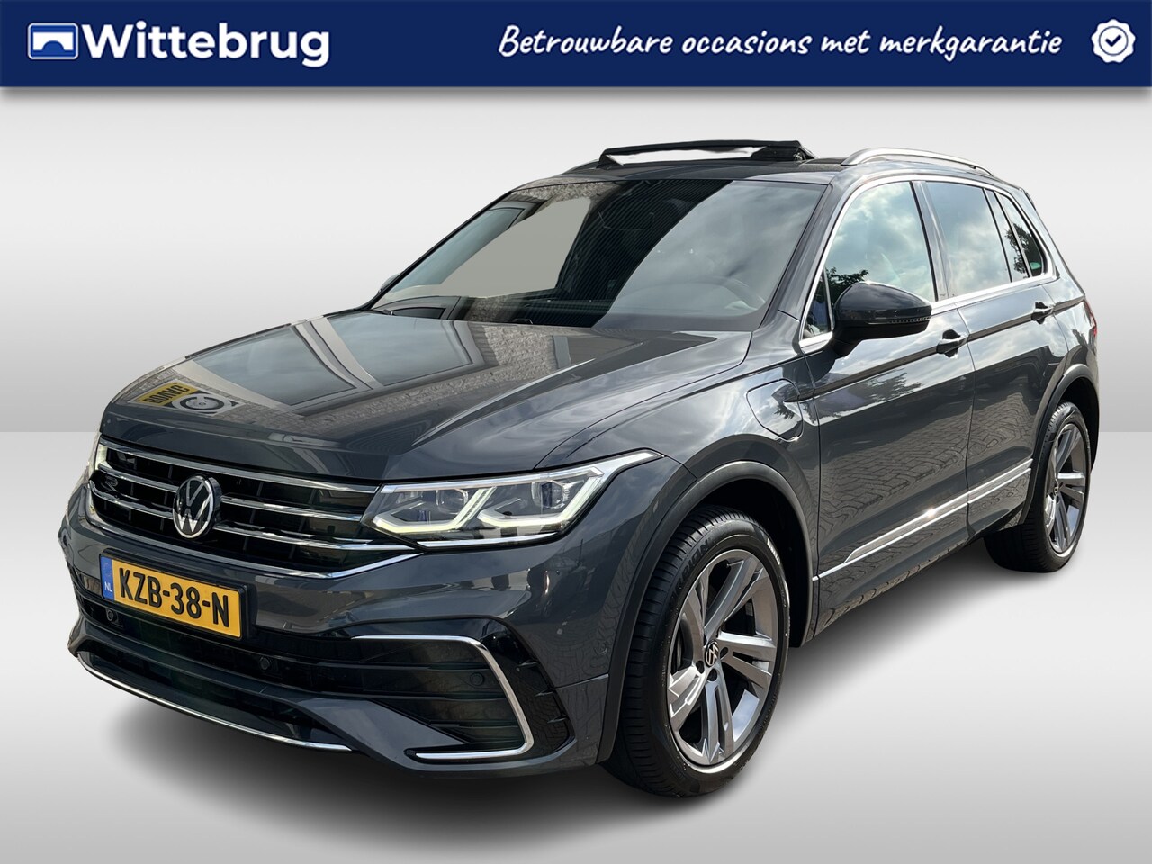 Volkswagen Tiguan - 1.4 TSI eHybrid R-Line / AUTOMAAT/ PANO/ 2X R-LINE/ ACC/ PARK.SENSOR.V+A/ CAMERA/ APP-CONN - AutoWereld.nl