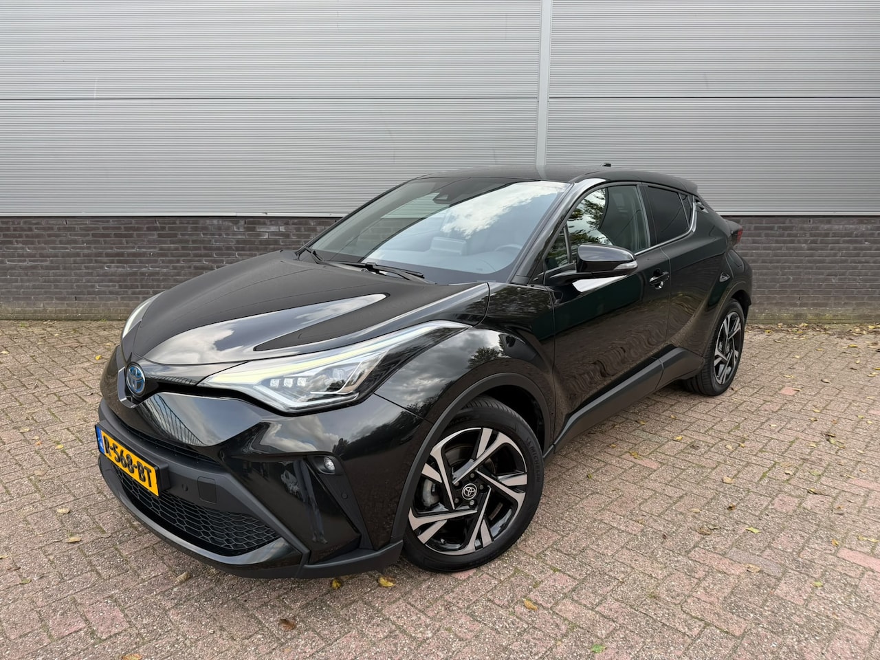 Toyota C-HR - 2.0 Hybrid Style met stoel & Stuurverwarming - AutoWereld.nl