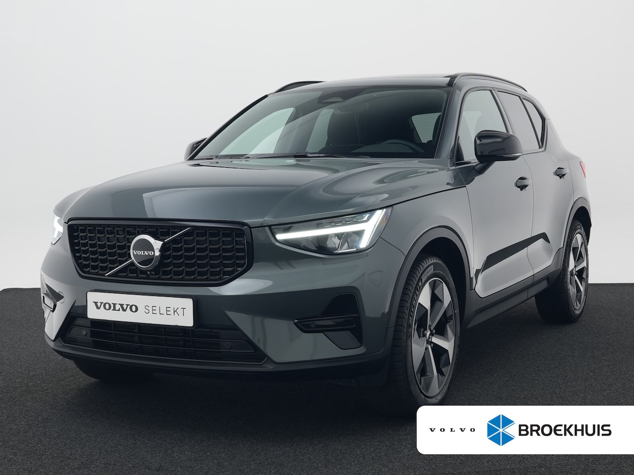 Volvo XC40 - B4 Plus Dark | Harman/Kardon | Panoramadak | Nubuck-Microtech | Elek Stoelen | Trekhaak | - AutoWereld.nl