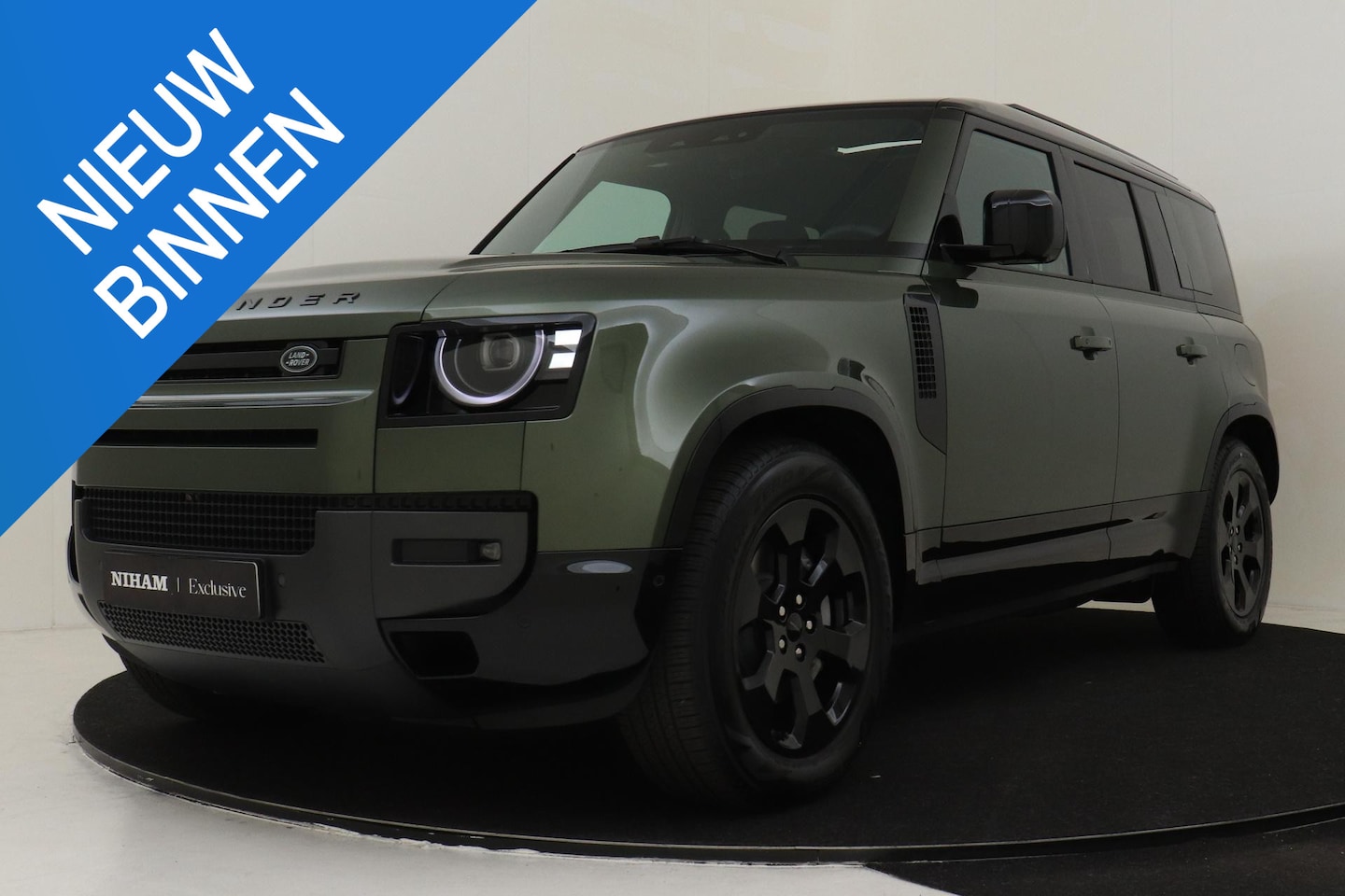 Land Rover Defender 110 - 2.0 P300e 110 X-DYNAMIC SE WOOLSTONE METALLIC|PANO.DAK|TREKHAAK|20"|COLD CLIMATE PACK|STOE - AutoWereld.nl