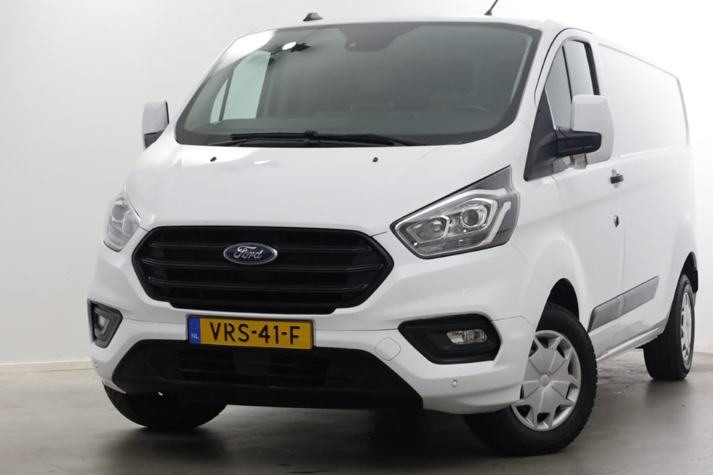 Ford Transit Custom - 2.0 TDCI L2H1 Trend Airco/Navi/Trekhaak 2800kg 09-2022 - AutoWereld.nl