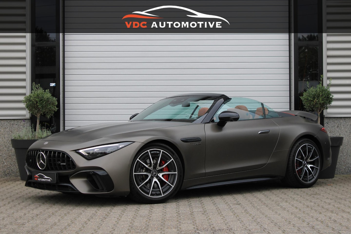 Mercedes-Benz SL-klasse Roadster - AMG 63 4MATIC+ Monzagrijs Magno | 4-Wielsturing | Burmester | Digital Light | Airscarf | R - AutoWereld.nl