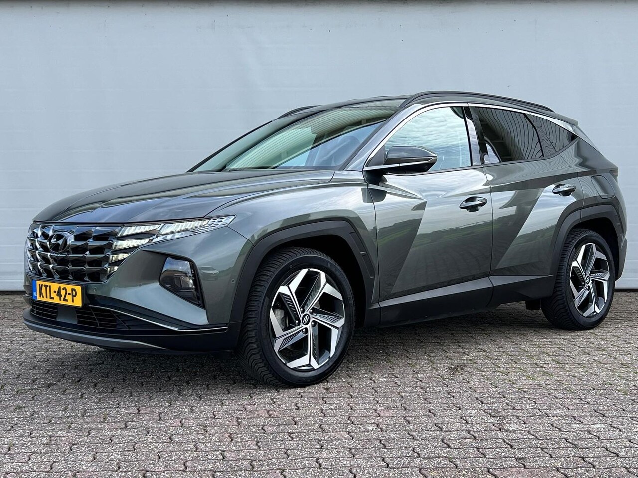 Hyundai Tucson - 1.6 T-GDI PHEV | Premium | SOH 100% | 4WD | Leder | Trekhaak - AutoWereld.nl