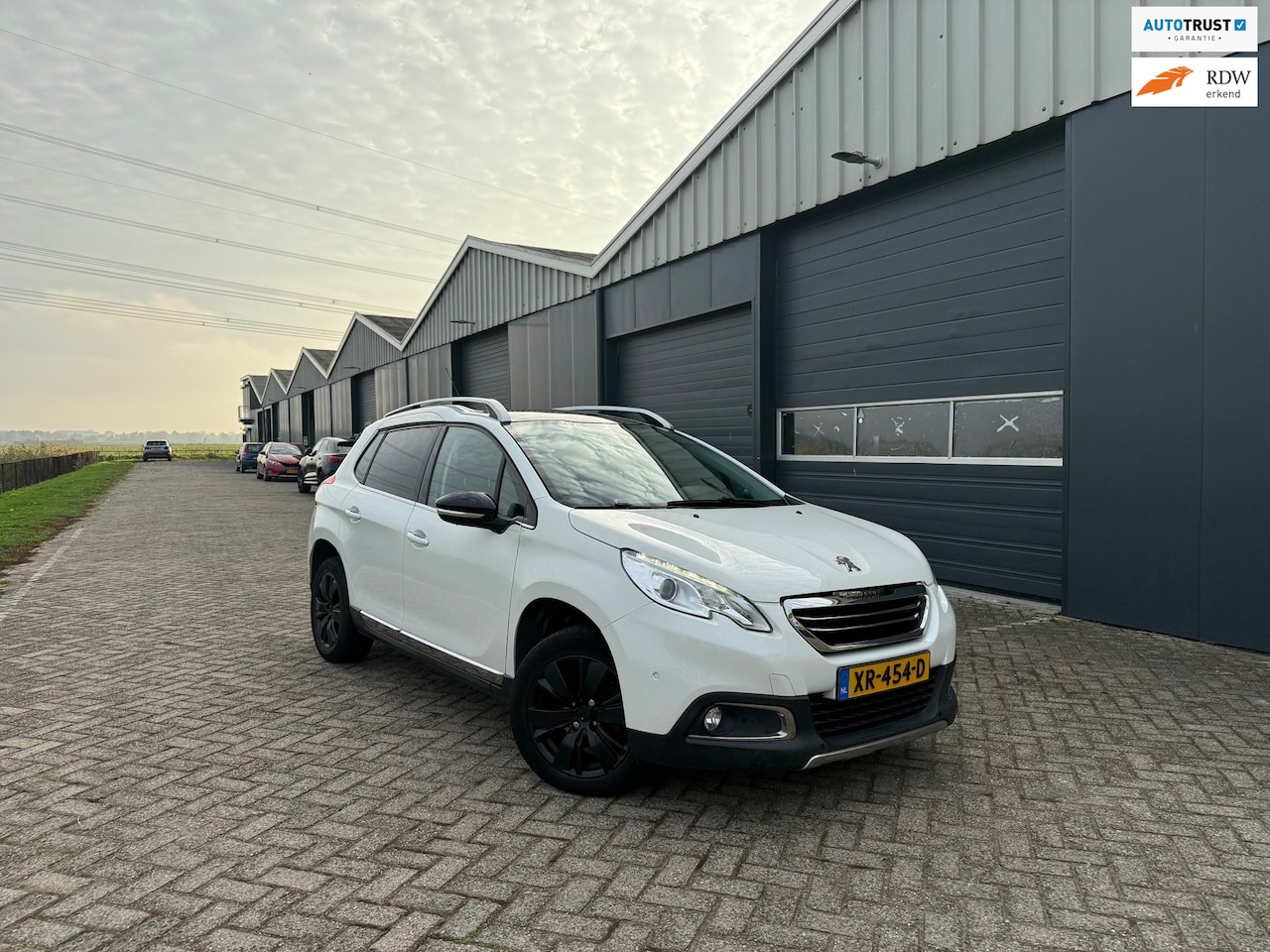 Peugeot 2008 - 1.2 VTi Allure Pack Premium Plus Pano/Leder/Parking - AutoWereld.nl