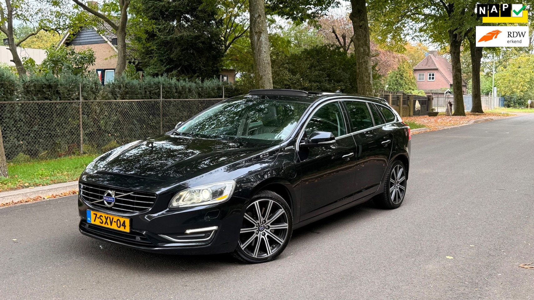 Volvo V60 - 2.4 D6 AWD Summum | Schuifdak | Leder | Riem Nieuw | APK '27 - AutoWereld.nl