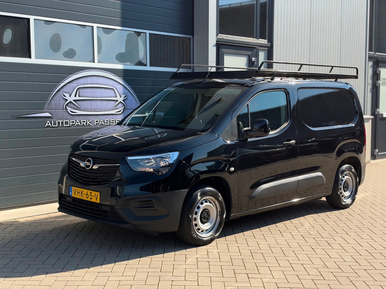 Opel Combo - 1.5D L1H1 Edition Cruise Control, Apple Carplay, Trekhaak, Airco, NAP, Bedrijfswageninrich - AutoWereld.nl