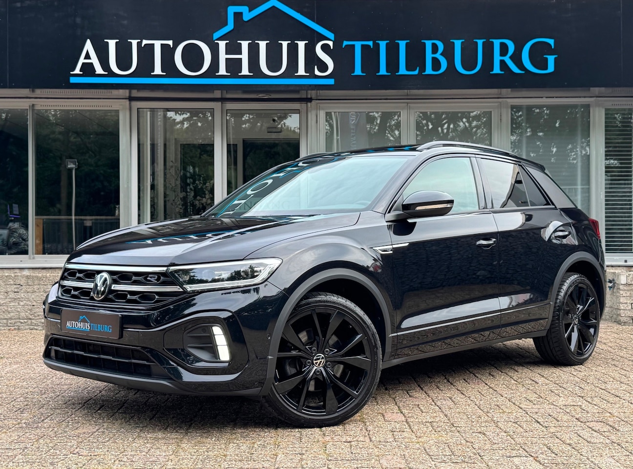 Volkswagen T-Roc - 1.5 TSI R-Line 3x R-Line Pano Keyless Trekhaak - AutoWereld.nl