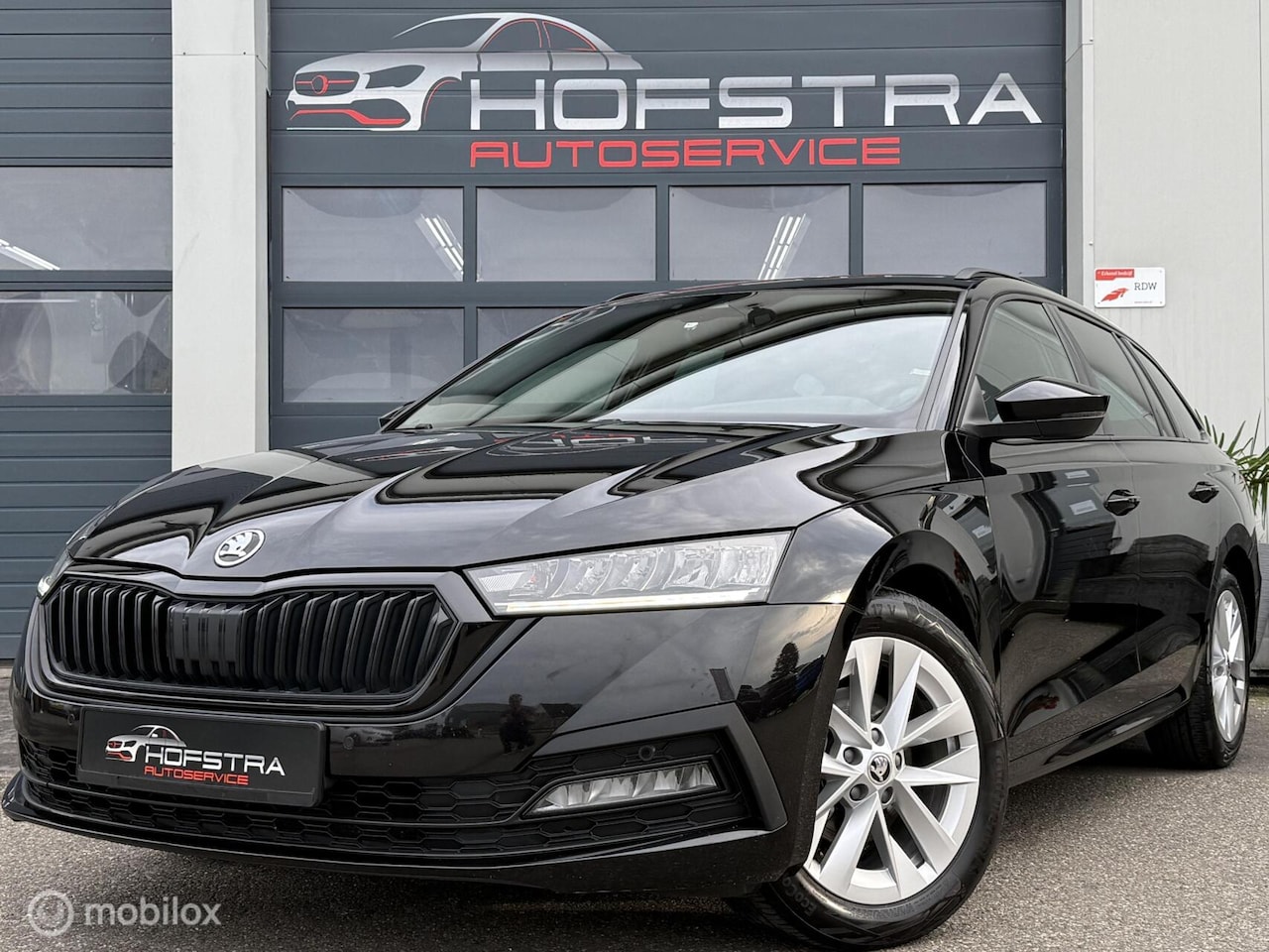 Skoda Octavia Combi - 1.5 e-TSI Sportline Aut. Trekhk Schaalstoellen - AutoWereld.nl