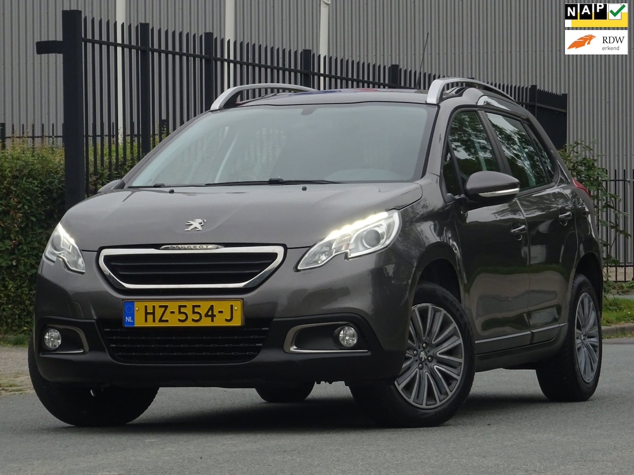 Peugeot 2008 - 1.2 PureTech Active 95DKM NAP/PANORAMADAK/NAVI - AutoWereld.nl