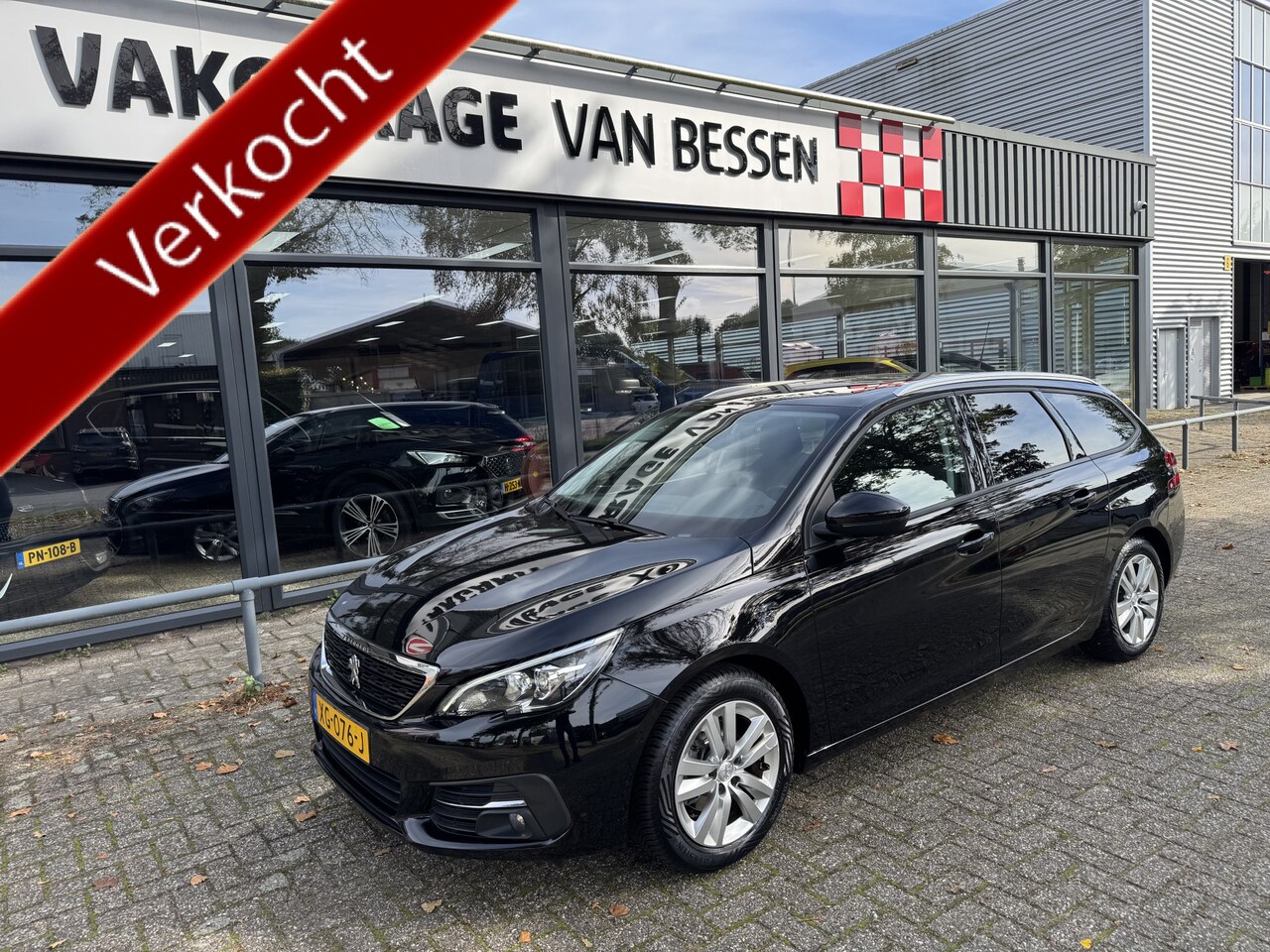 Peugeot 308 SW - 1.2 PureTech Blue Lease Executive PANO-TREKHAAK-CLIMA-LED - AutoWereld.nl