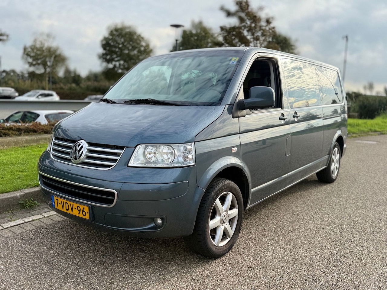 Volkswagen Transporter - 2.5 TDI 340 Trendline DC * APK * NAP * AIRCO * - AutoWereld.nl