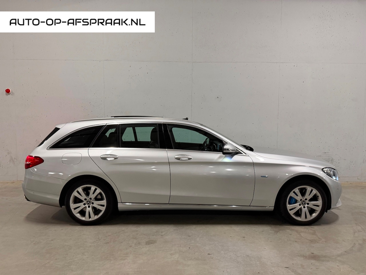 Mercedes-Benz C-klasse Estate - 350 e AMG PANO Leer Navi Camera Trekhaak - AutoWereld.nl