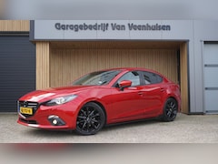 Mazda 3 - 3 2.0 120pk GT-M *Black Optik* Leder HUD BOSE LED Stoelverwarming Keyless *Soul Red Pearl*