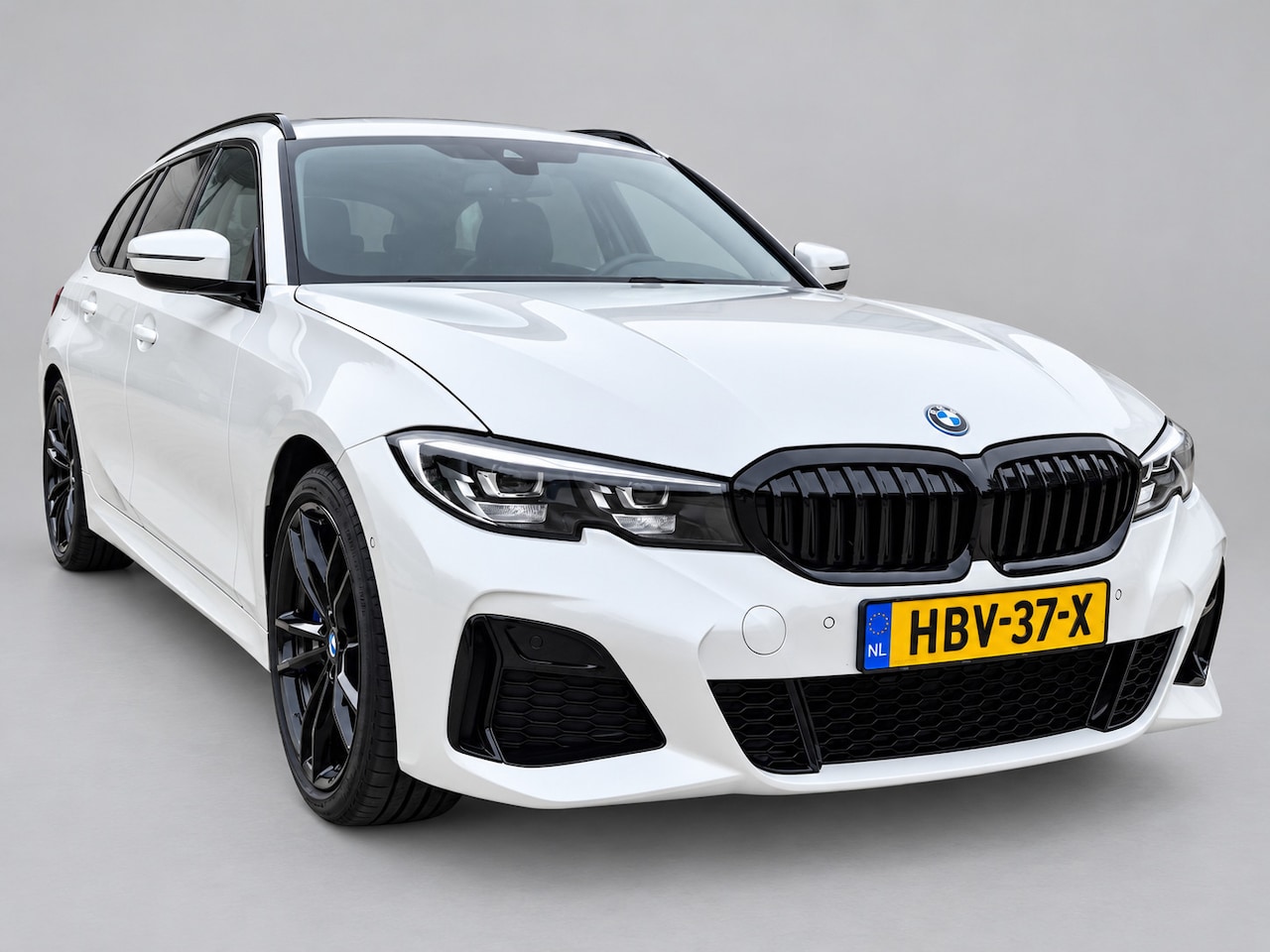 BMW 3-serie Touring - 330e Business Edition Plus - M Sport - Leder - Navigatie - Camera - Cruise - Clima - Elekt - AutoWereld.nl