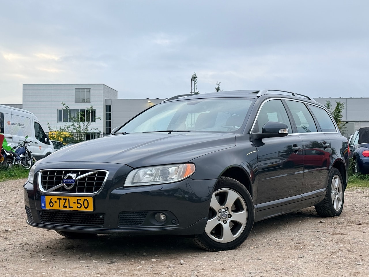 Volvo V70 - 2.4 D5 Kinetic/ AUTOMAAT/ RIJDT TOP - AutoWereld.nl