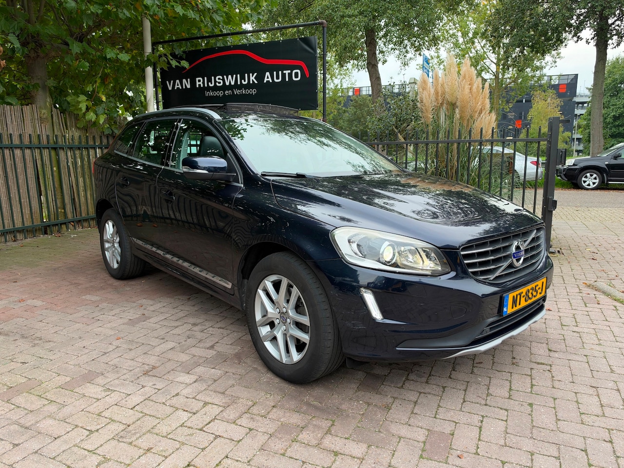 Volvo XC60 - 2.4 D5 Polar+ Dealer Ond Xenon EX BPM Camera - AutoWereld.nl