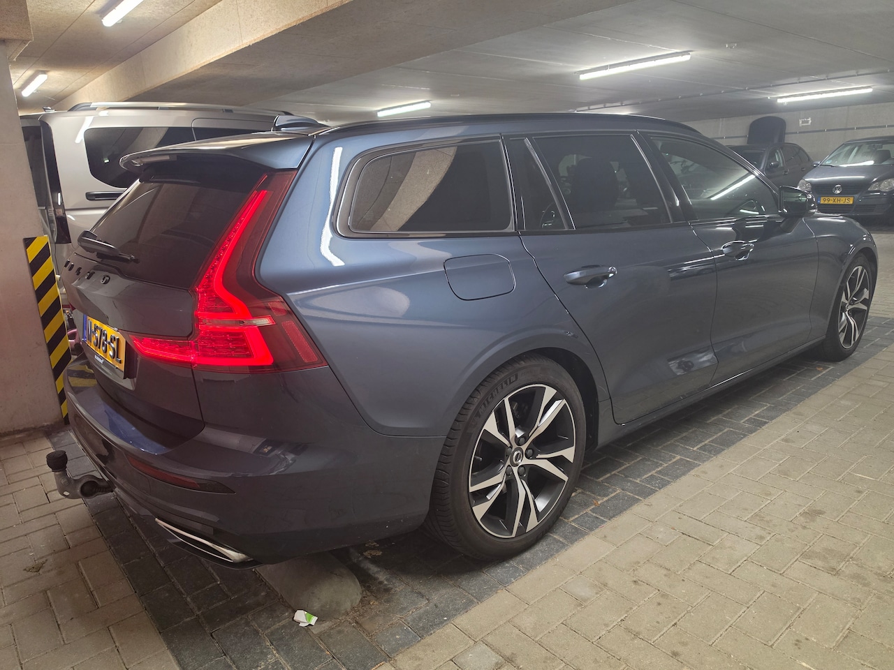 Volvo V60 - 2.0 B3 R-Design - AutoWereld.nl