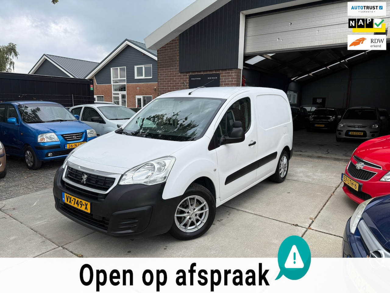Peugeot Partner - 122 1.6 BlueHDi 100 L1 Première S&S |NEW APK|AUTOMAAT|NAP KM|EURO6|MARGE|PARK.SENS|TREKHAA - AutoWereld.nl