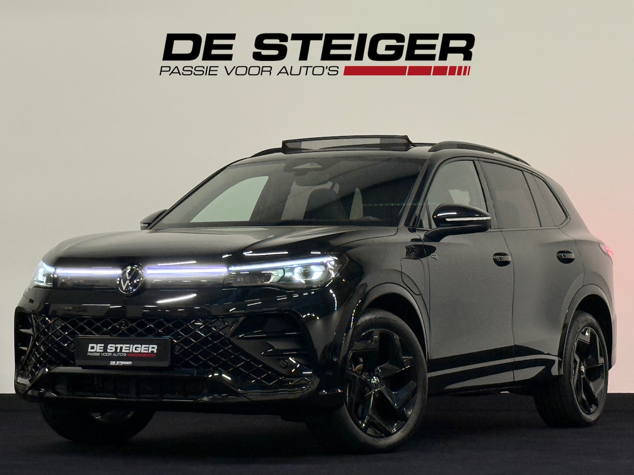 Volkswagen Tiguan - 1.5 eHybrid R-Line Pano Massage 360 Trekhaak Blackpack - AutoWereld.nl