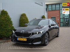 BMW 5-serie Touring - 530e M Sport Shadow |Pano|Leder|Sfeer|360cam