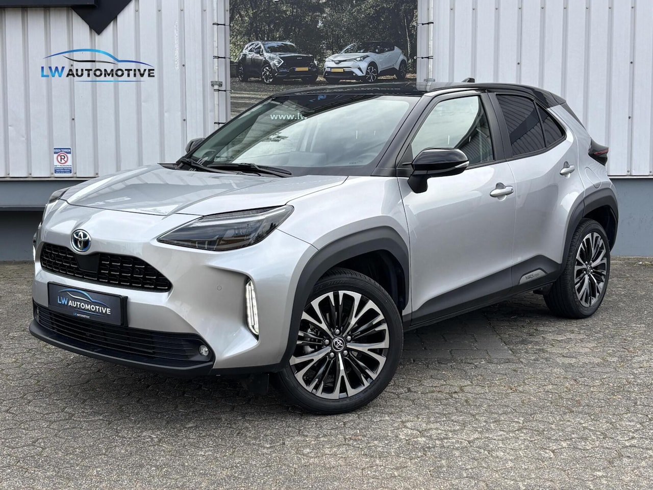 Toyota Yaris Cross - 1.5 Hybrid Executive Bi-Tone | Pano | JBL | HUD | Elektr. klep - AutoWereld.nl