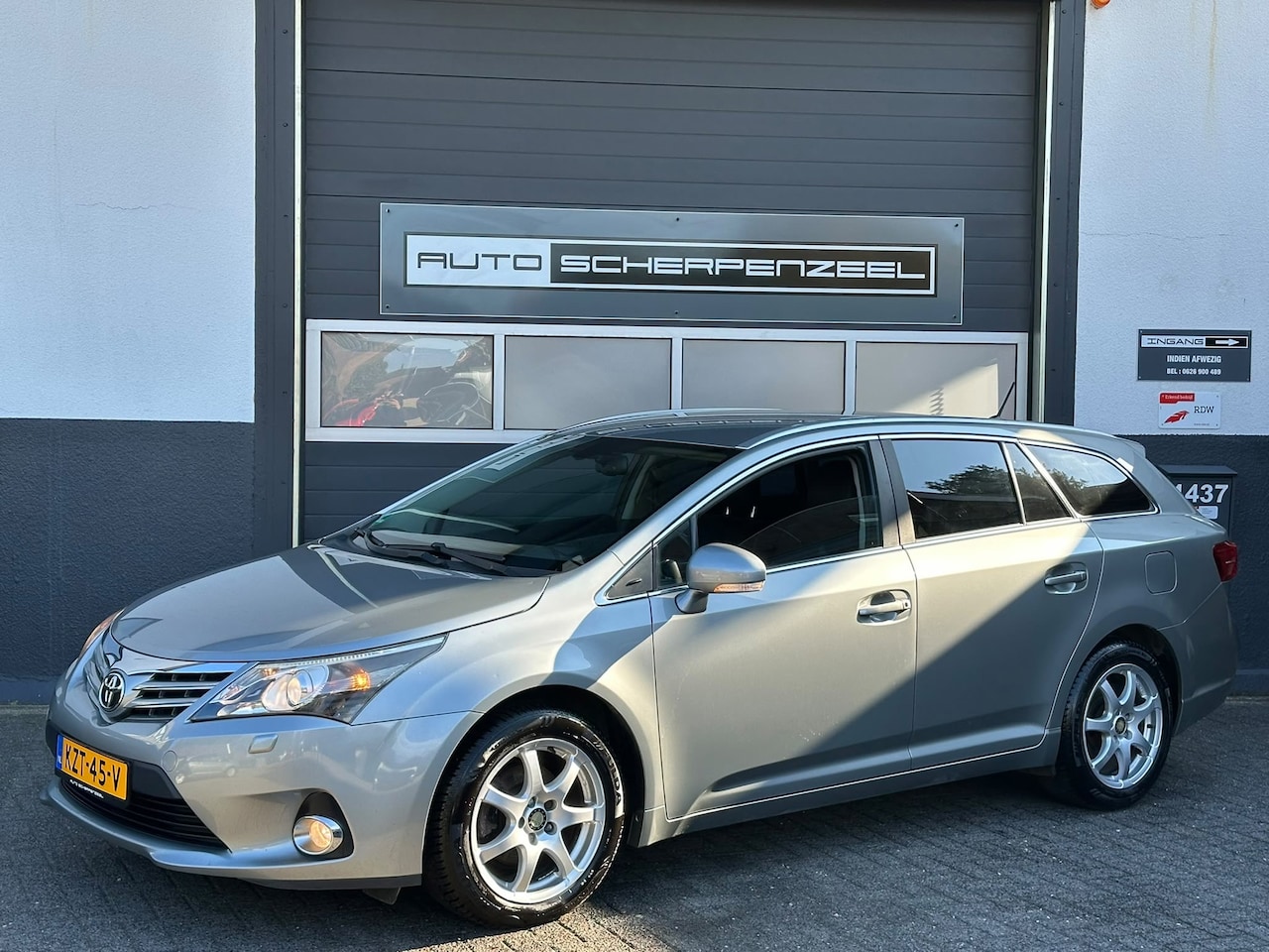 Toyota Avensis Wagon - 1.8 VVTi Dynamic | CAMERA | AIRCO | CC | RUIM - AutoWereld.nl
