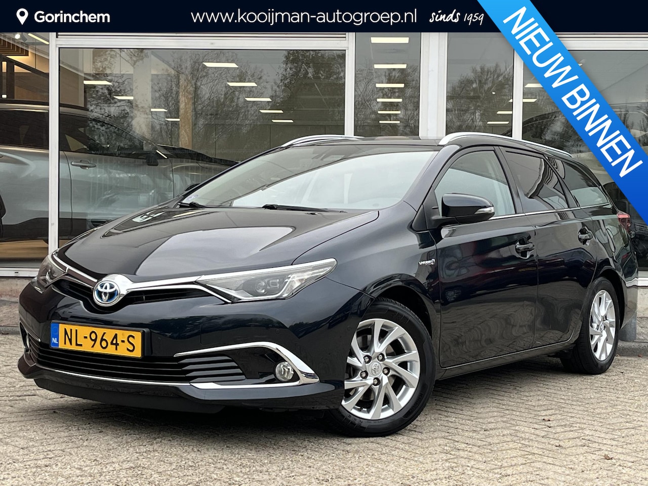 Toyota Auris Touring Sports - 1.8 Hybrid Executive / Panoramadak / half leder / mooie complete auto! - AutoWereld.nl