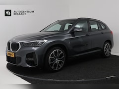 BMW X1 - sDrive18i High Executive (SFEERVERLICHTING, NAVIGATIE, CRUISE CONTROL, DEALER ONDERHOUDEN)