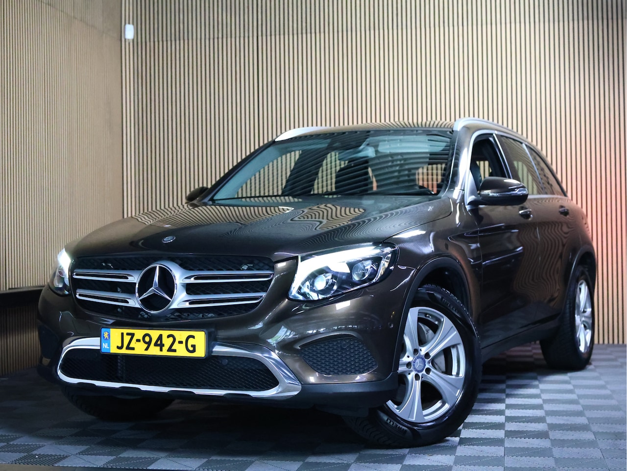 Mercedes-Benz GLC-klasse - 250 4MATIC Sport Edition Premium Plus NAVI CLIMA CAMERA BT LED '16 - AutoWereld.nl