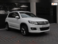 Volkswagen Tiguan - 2.0 TSI Sport&Style 4Motion|R-Line|Xenon Led| DSG |Camera| 19 inch| Trekhaak|