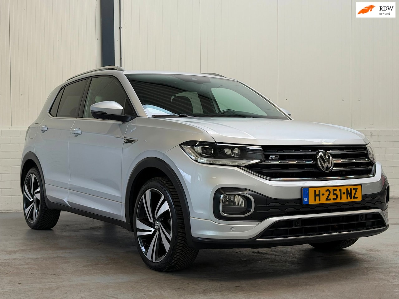 Volkswagen T-Cross - 1.0 TSI R-Line|Stoelverwarming|Trekhaak|Automaat - AutoWereld.nl