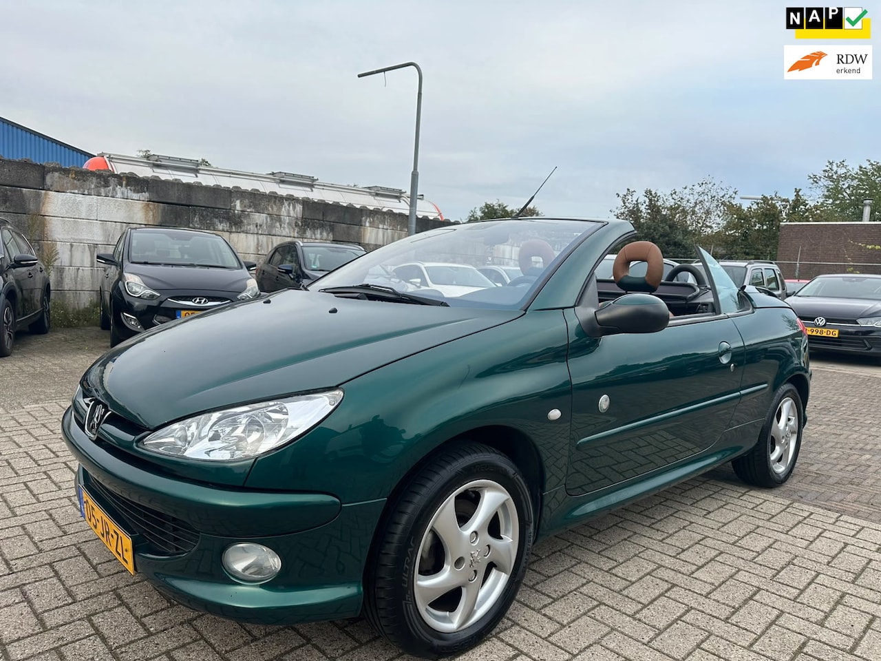 Peugeot 206 CC - 1.6-16V Roland Garros AUTOMAAT/ CLIMA/ LAGE KMSTAND! - AutoWereld.nl