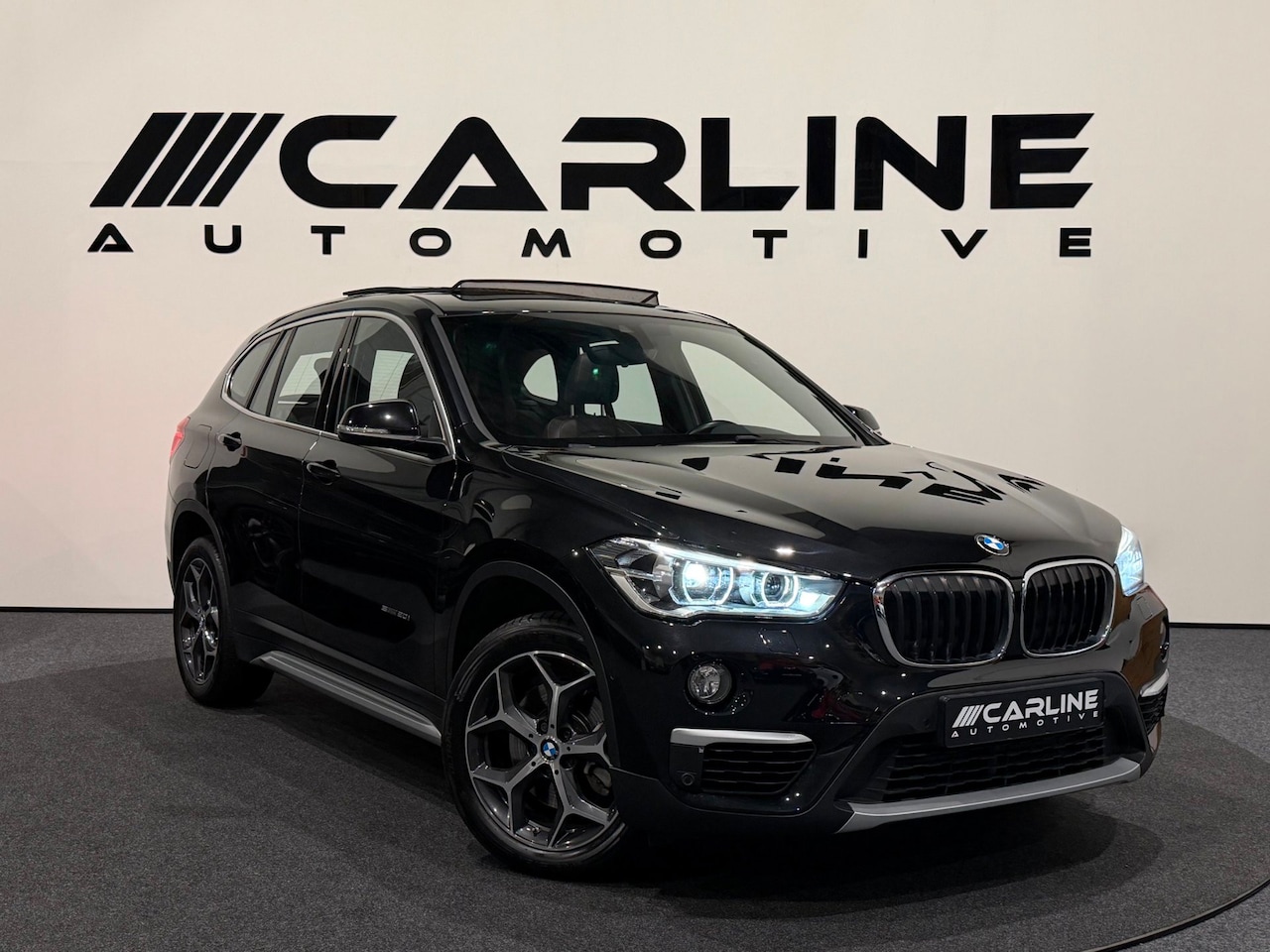 BMW X1 - SDrive20i xLine High Executive AUT. PANORAMA ACC HEAD-UP SFEERVERL. LEER NAVI NAP GARANTIE - AutoWereld.nl
