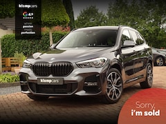 BMW X1 - sDrive20i M-Sport | HUD | Trekhk | Camera | Carplay | 19 inch Unieke kmstand