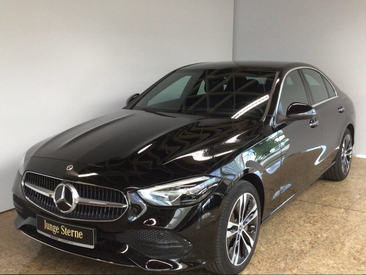 Mercedes-Benz C-klasse - 300e AVANTGARDE ** LED, MEMORY, TREKH, ACC, HuD, WINTERPACK, 18-inch LMV, KEYLESS ** Ex MB - AutoWereld.nl