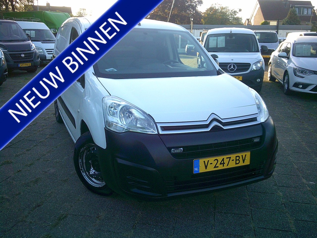 Citroën Berlingo - 1.6 BlueHDI 100 Club S&S VOORZIEN VAN AIRCO+CRUISE !! BTW /BPM VRIJ !! - AutoWereld.nl