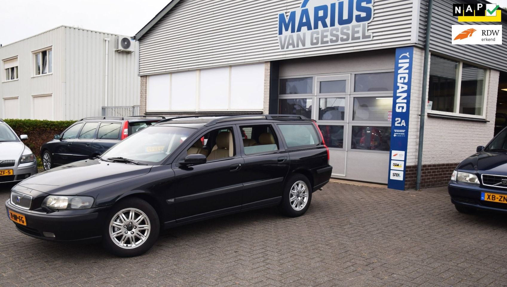 Volvo V70 - 2.4 black sapphire pearl 140 pk - AutoWereld.nl