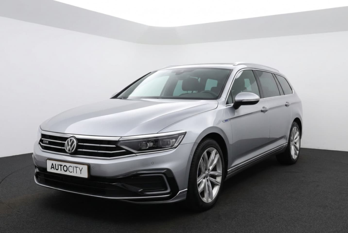 Volkswagen Passat Variant - 1.4 TSI PHEV GTE R-Line Pano | 360° | Trekhaak | Massage | Full Options! - AutoWereld.nl