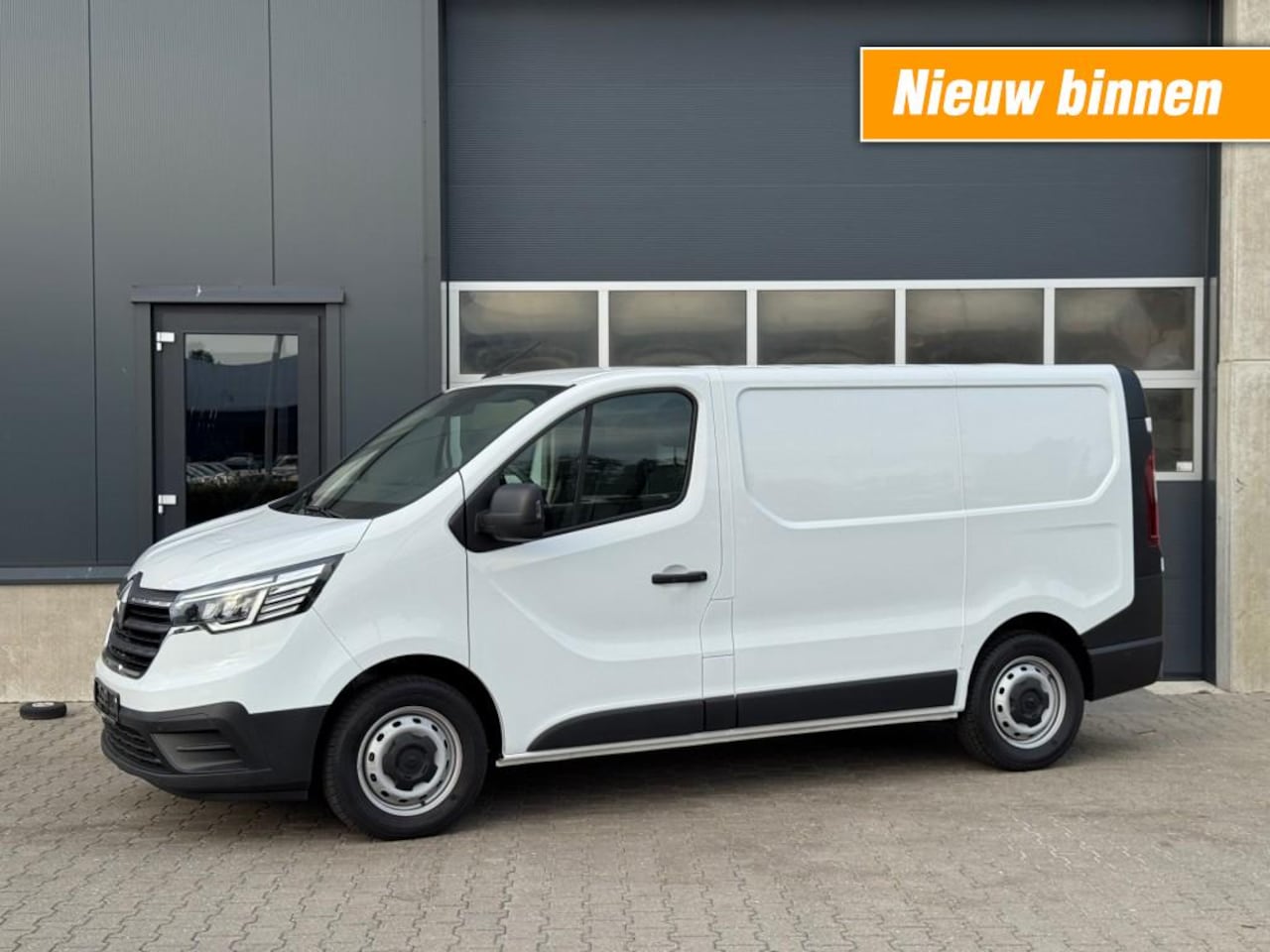 Renault Trafic - 2.0D 150pk  L1H1 - apple/android auto - camera - All season - AutoWereld.nl