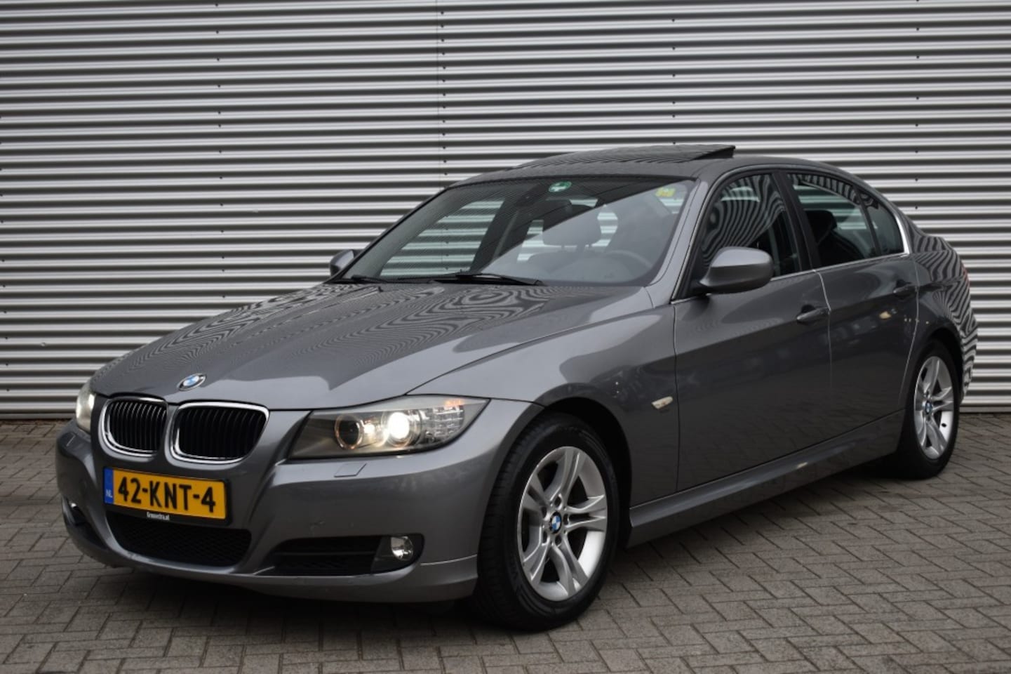 BMW 3-serie - 325I BUSINESS LINE  / SCHUIF/KANTELDAK / SPORTSTOELEN / NAVI / NL-AUTO / - AutoWereld.nl