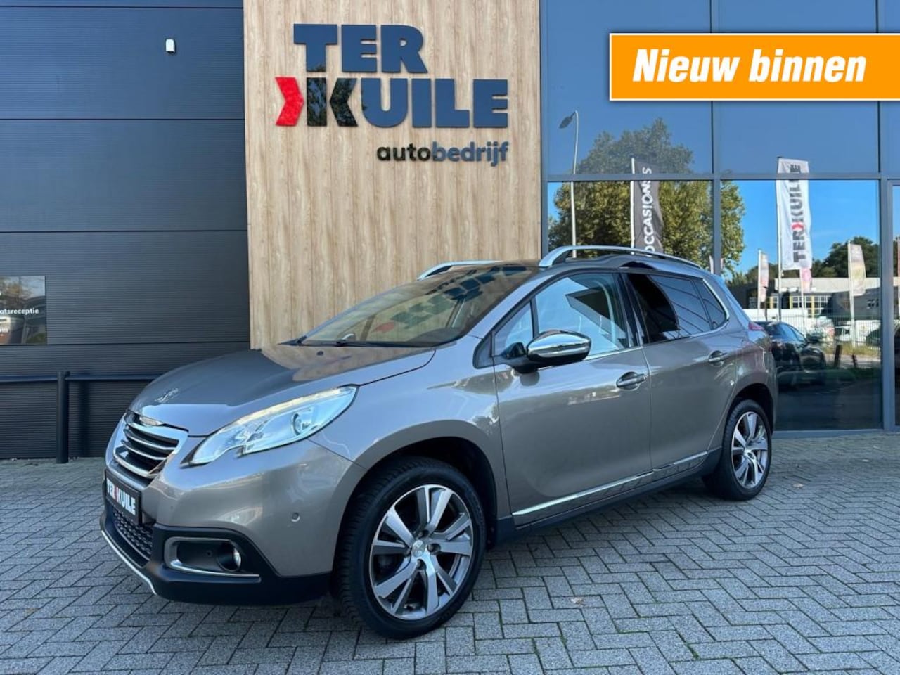 Peugeot 2008 - 1.2 PureTech Allure Pano / Trekhaak / Navi / Climate - AutoWereld.nl