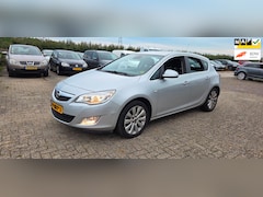 Opel Astra - 1.4 Turbo Cosmo LET OP * Stationair onregelmatig