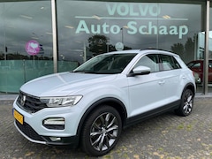 Volkswagen T-Roc - 1.5 TSI Style | Rijklaar incl garantie | Parkeersensoren voor en achter 18 inch Carplay