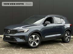 Volvo XC40 - 2.0 B4 Plus Dark / Stuur- Stoelverwarming / Trekhaak / Harman Kardon / All-Season banden /