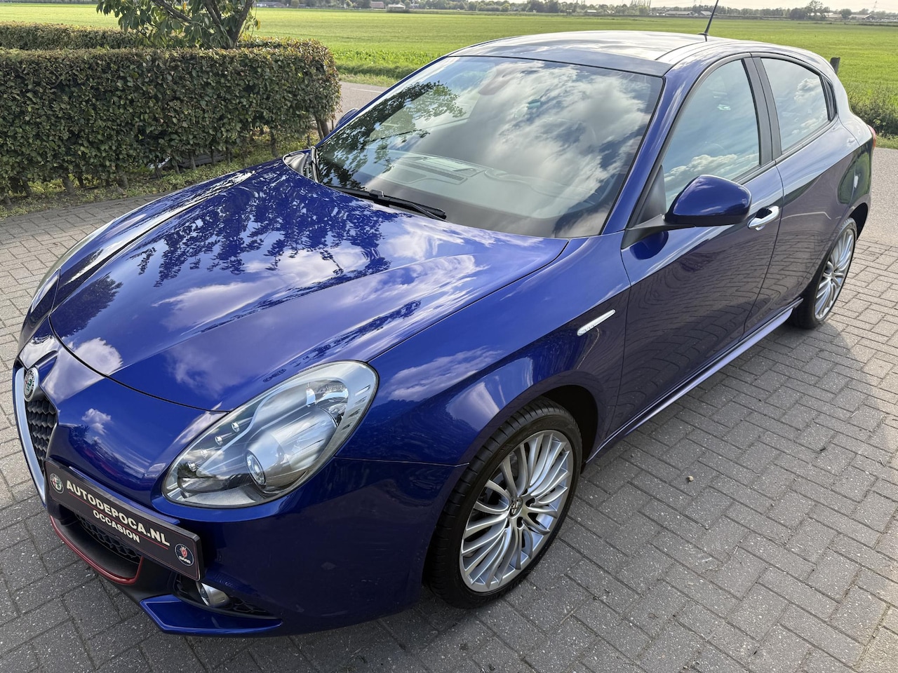 Alfa Romeo Giulietta - 1.4 Turbo MultiAir Super Automaat - Panorama dak! - 50.000 km! - AutoWereld.nl