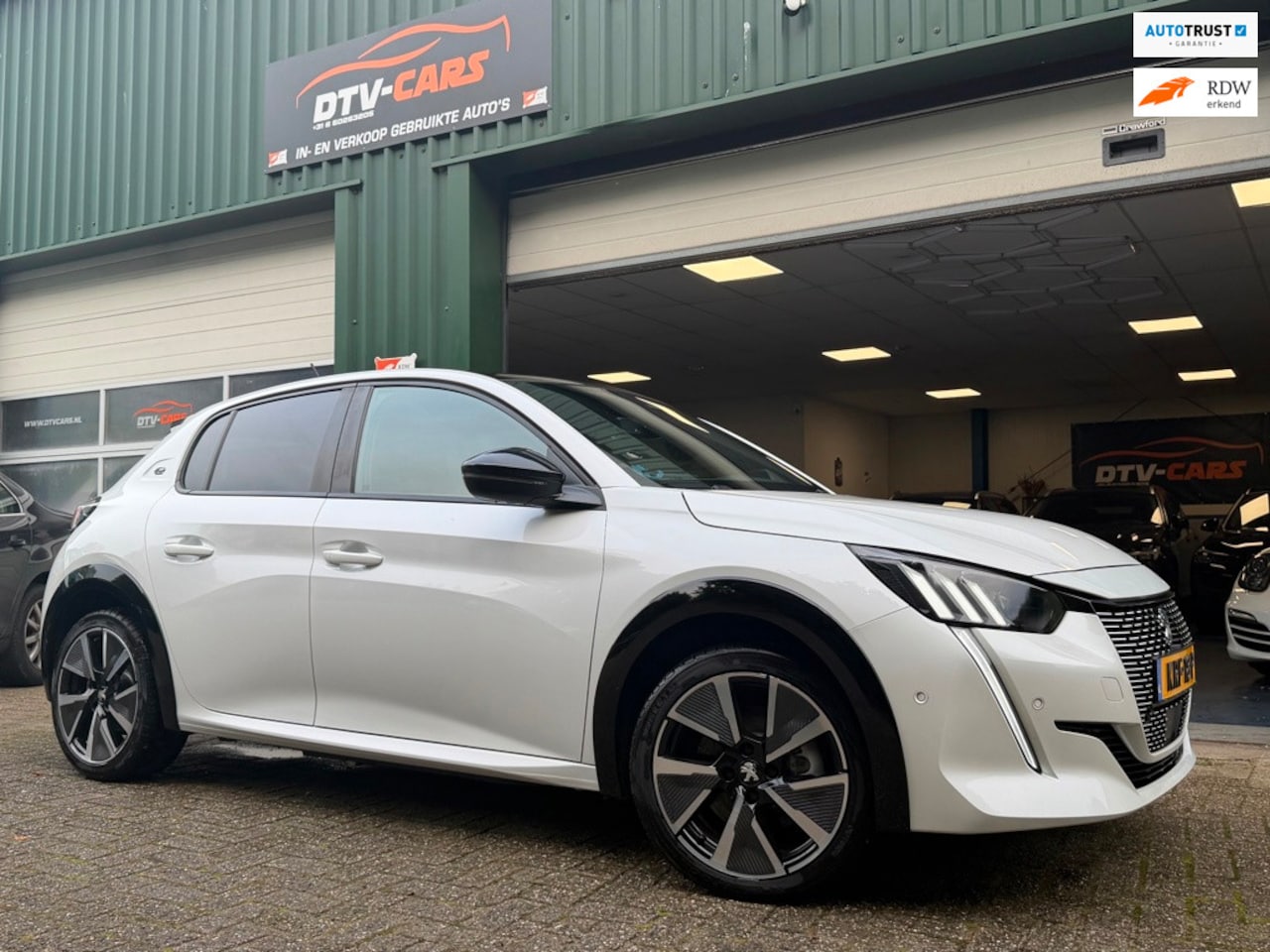 Peugeot e-208 - EV Active GT LINE 50 kWh pano - AutoWereld.nl