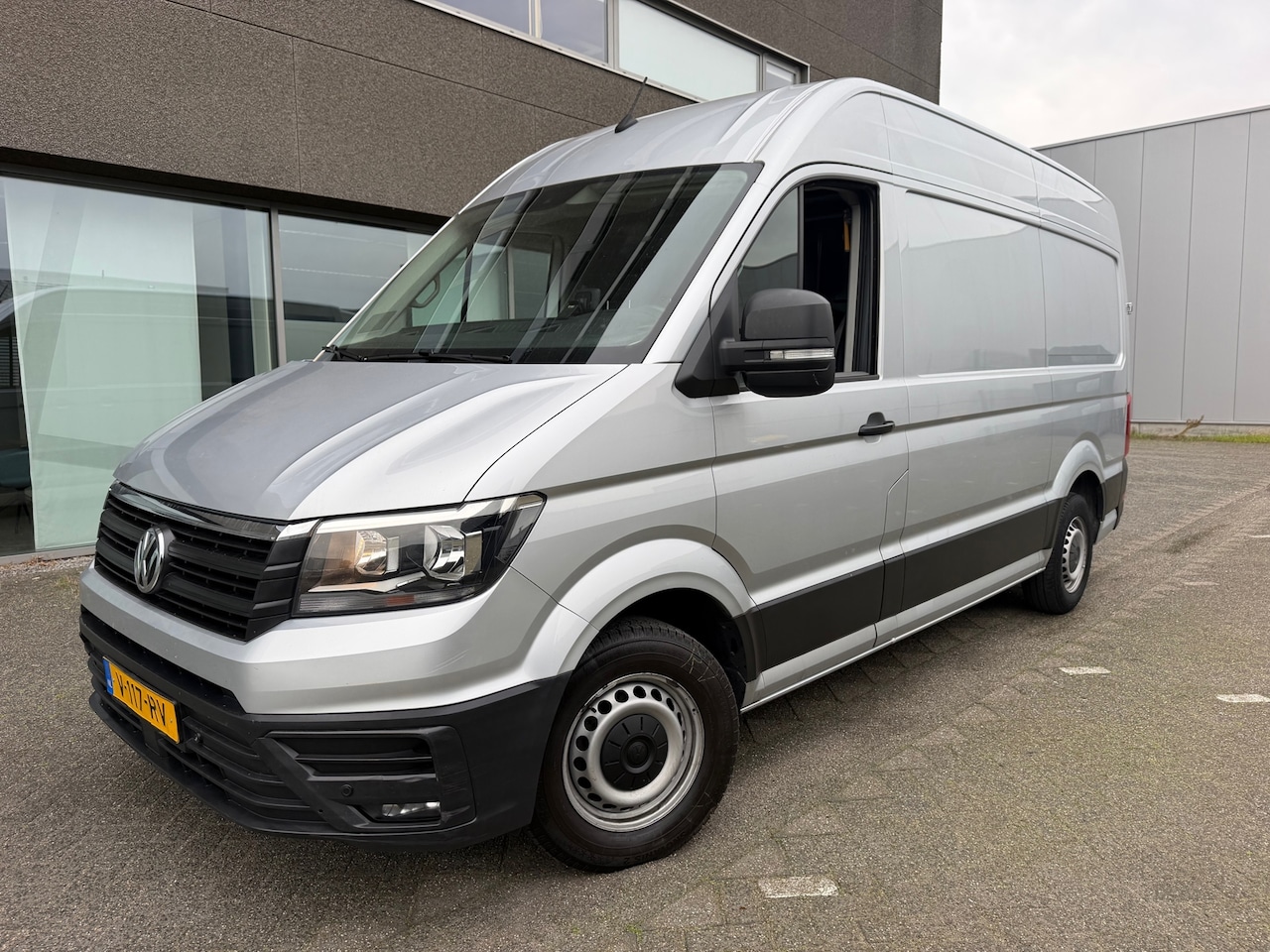 Volkswagen Crafter - 35 2.0 TDI L3H3 Highline AIRCO BJ 8-2018. APK 10-2027 EX BTW - AutoWereld.nl