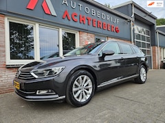 Volkswagen Passat Variant - 1.5 TSI Highline Business R Trekhaak Automaat Camera Carplay Mooie/Nette Auto