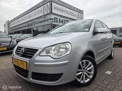 Volkswagen Polo - 1.2-12V Comfortline 5DRS/AC/LMV