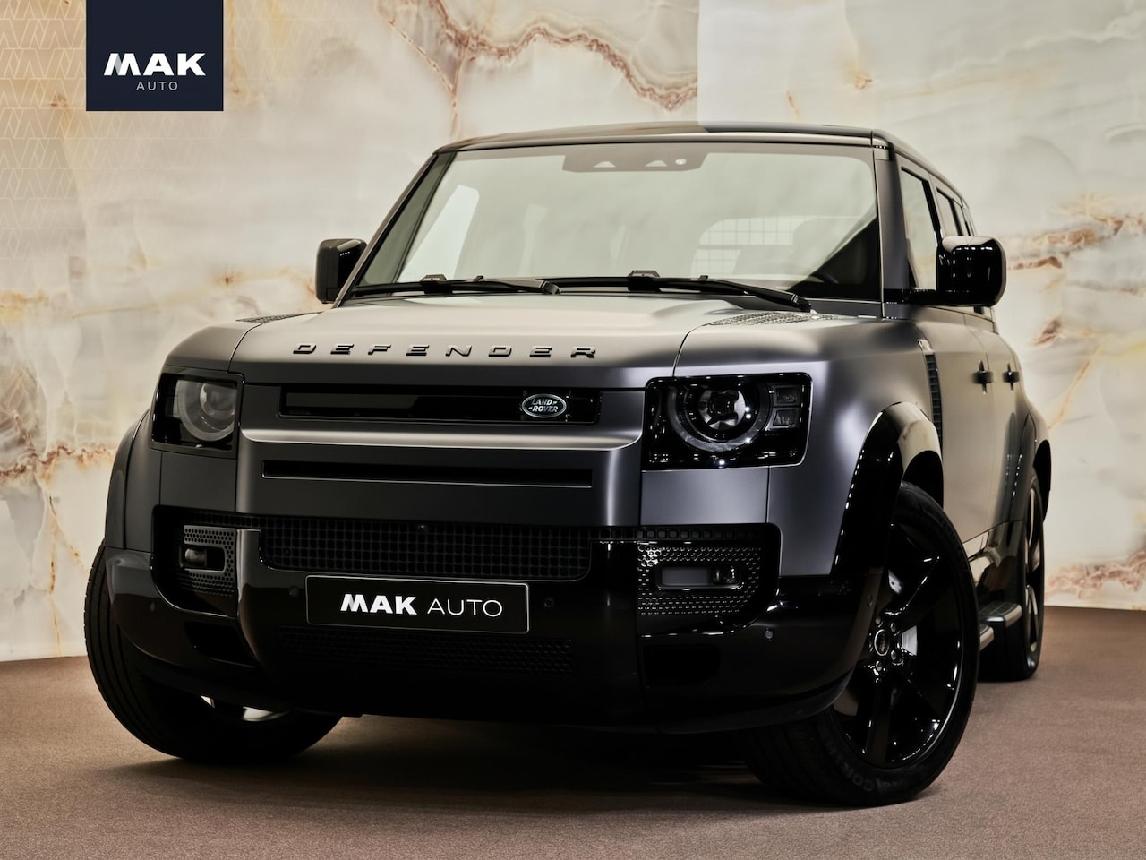 Land Rover Defender 110 - P300e X-Dynamic HSE , Full PPF, pano, 22", Merdian, matrix-LED, 360 camera, luchtv., memor - AutoWereld.nl
